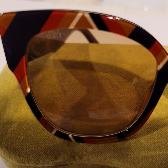 Sunglasses - Picture 3 of 5